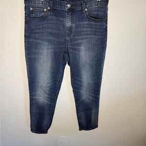 GAP Dark Blue Jeans – Relaxed Fit – Subtle Fading – Casual Everyday Denim